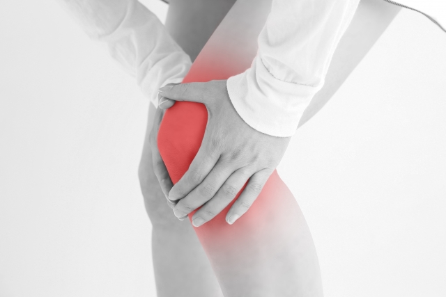 変形性膝関節症はどんなことが原因になって、治る病気なのか？